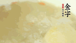 然后再放紅棗、枸杞，調和湯品味道，小火燉煮1小時。