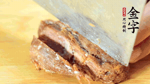 金字鹵牛肉切成小粒。