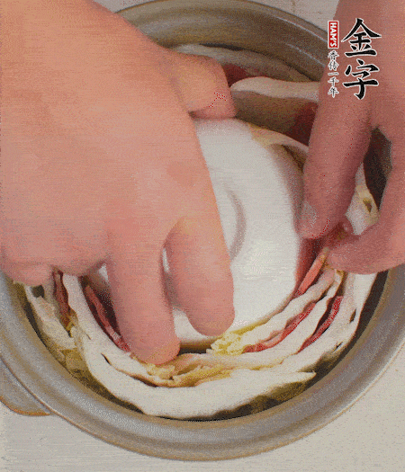 寬度剛好是鍋的高度?？垡粋€小碗更有助于幫助造型。