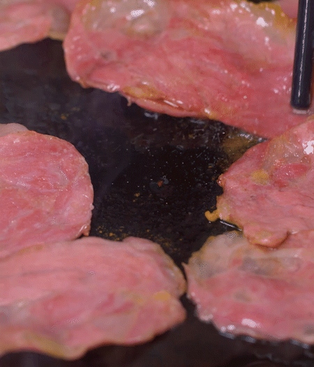 金字淡火腿用黃油/橄欖油煎熟。