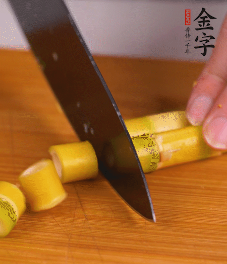 小野筍剝?nèi)ネ馄?，切成小段?>
					</div>
					<span>步驟 2/7</span>
					<p>小野筍剝?nèi)ネ馄?，切成小段?/p>
				</li><li>
					<div   id=