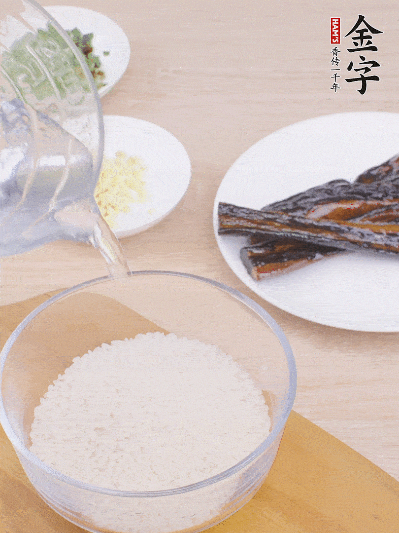 大米提前用清水浸泡1小時。