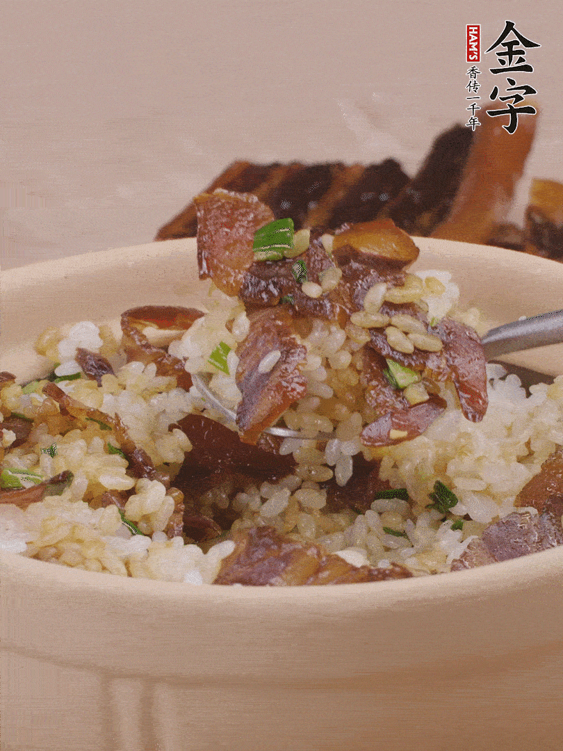 揭蓋后撒點蔥花裝飾，趁熱拌勻。