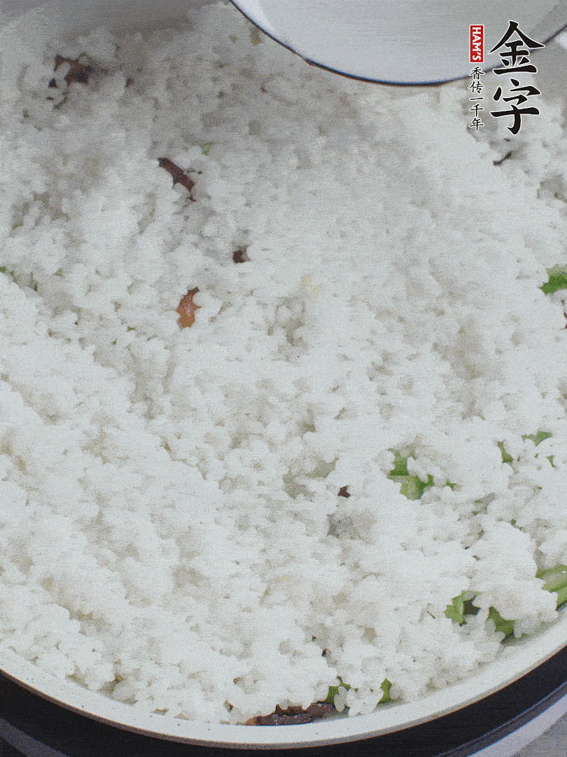 放一碗水，蓋蓋燜煮。