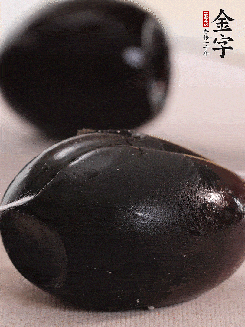 娃娃菜金針菇去跟洗凈，皮蛋改刀。