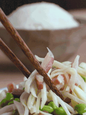 加一點(diǎn)清水炒至斷生。