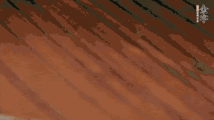 待水沸騰，煮到湯圓浮起，碗中加點(diǎn)豬油、生抽、蔥花就可以了。