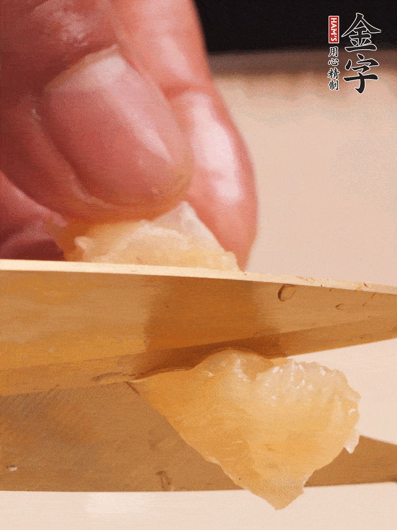 取出放入清水中，清洗表面，再剪成小段