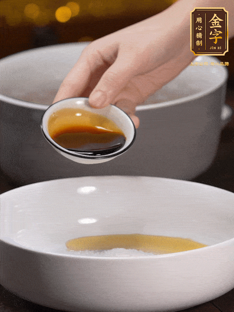 金字鹵牛肉切片，黃瓜切絲