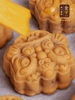 冷卻5分鐘刷上蛋液，160℃再烤10分鐘，回油1晚更香