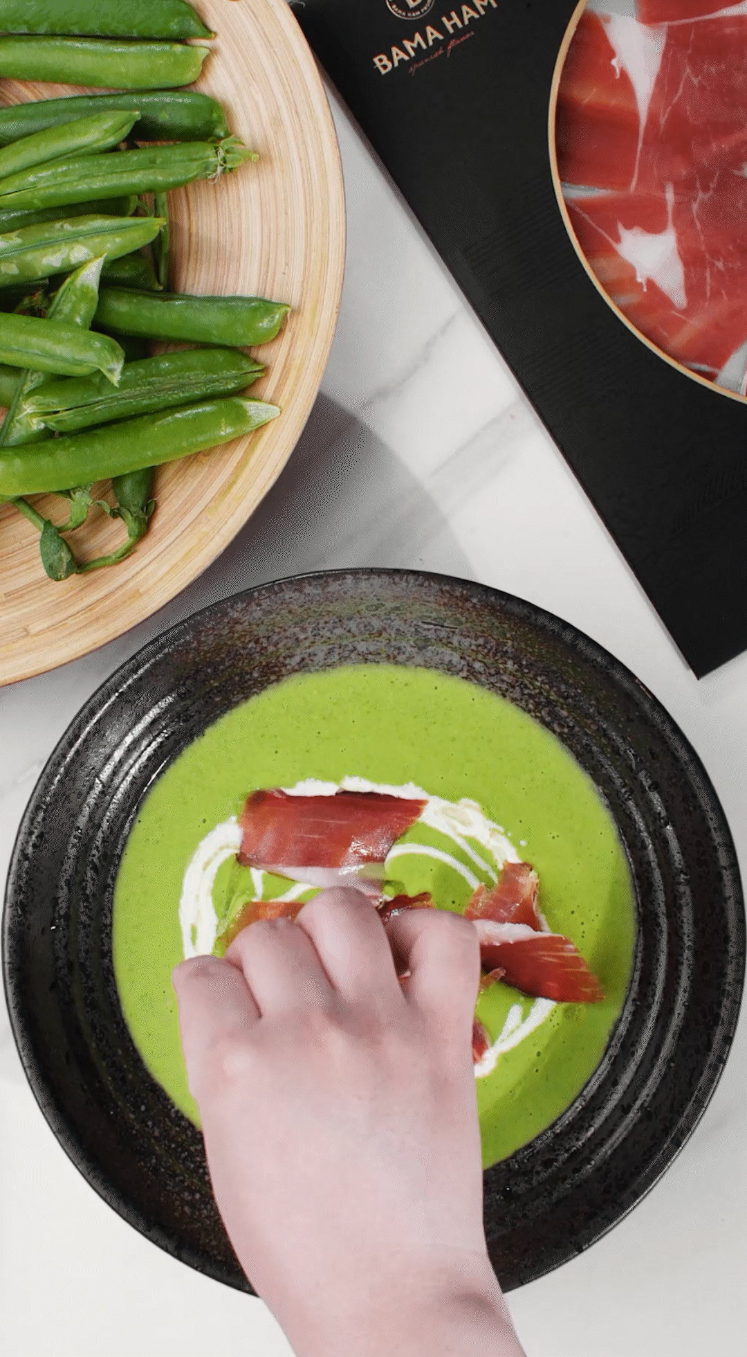 將上述擺盤的食材依個(gè)人喜好適量點(diǎn)綴即可。