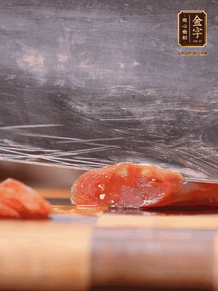 臘腸蒸熟，切片備用