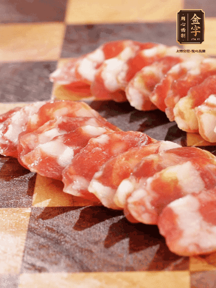 金字香腸切片，蘆筍去皮切丁