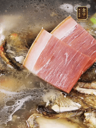 大火燒開，大火煮10~15分鐘。放入切好的豆腐，再煮5分鐘大火燒開，大火煮10~15分鐘。放入切好的豆腐，再煮5分鐘